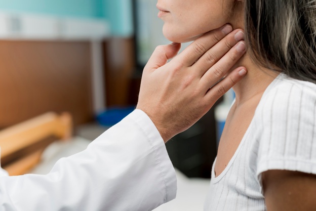 10 Signs of Thyroid Issues